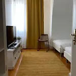 Dieci Allo Zoo Gæstehus *