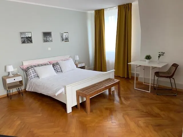 Πανσιόν Dieci Allo Zoo *