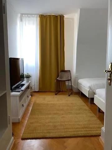 Dieci Allo Zoo Guest house *